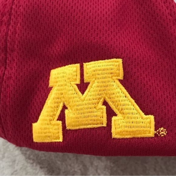 Twin Cities "TC" University of Minnesota Snap Back Ball Cap - Picture 5 of 16